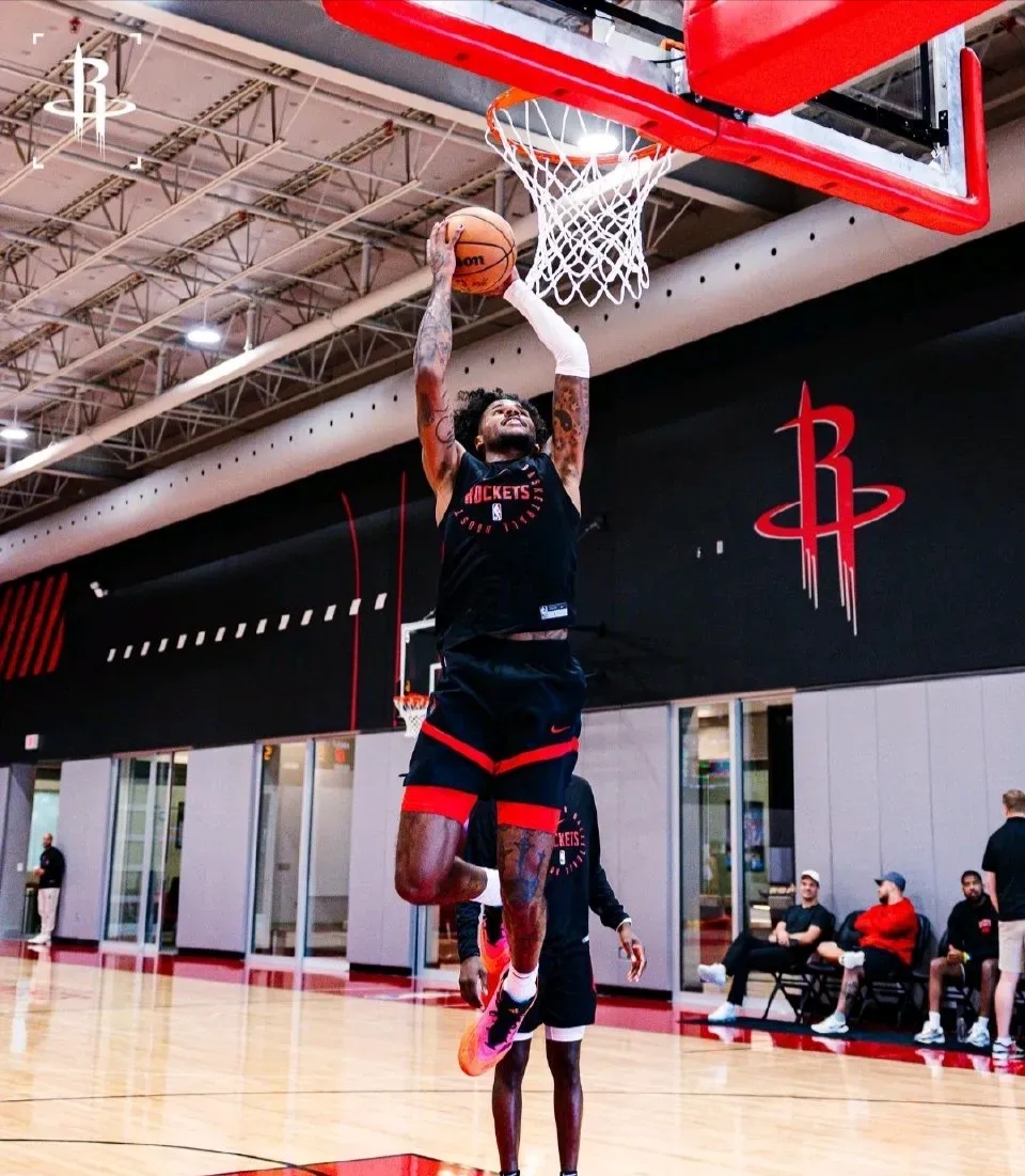 jiuyou-关于集结日体能课后；萨克拉门托国王复出首秀备战NBA总决赛；气氛紧张；身体对抗强度拉满的信息-jiuyou